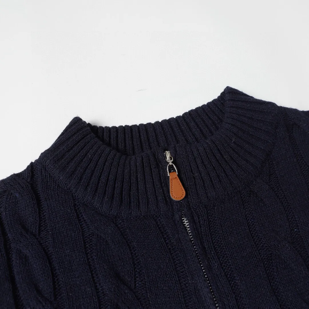 P194 Style number: 603 -Ralph Lauren 24ssRL half-zip long-sleeved sweater with classic war horse logo embroidery on the chest, pullover jacket -The item is made of dyed and spun yarn, purchased from the original version. A full set of customized accessories. Details determine success. A major autumn and winter new style. The item weighs more than 800 grams. It is soft and delicate and does not tie the body. The upper body effect is very nice and has a loose fit. -Color: black, white, gray -Size: S/M/L/XL/2XL